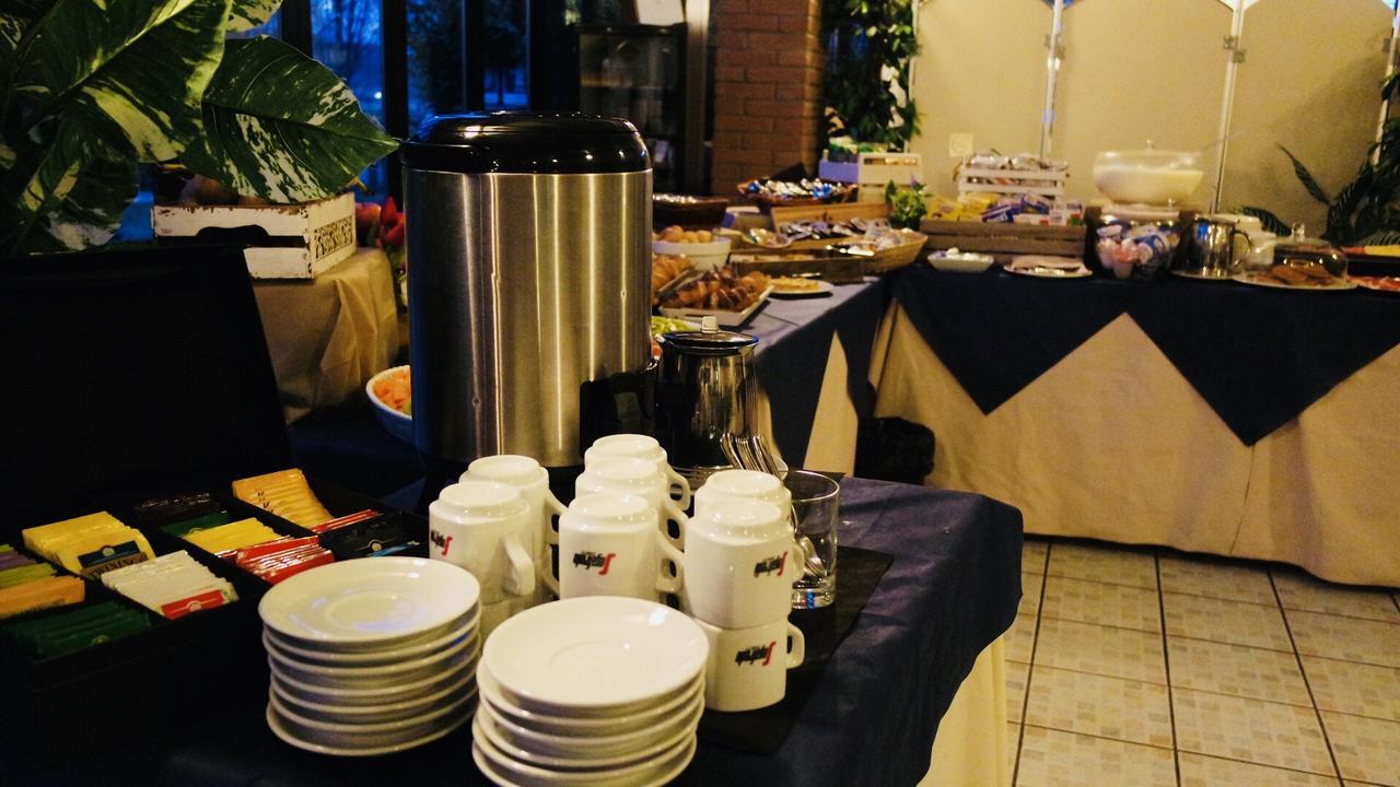 Albergo Della Roccia Varano deʼ Melegari Exteriör bild