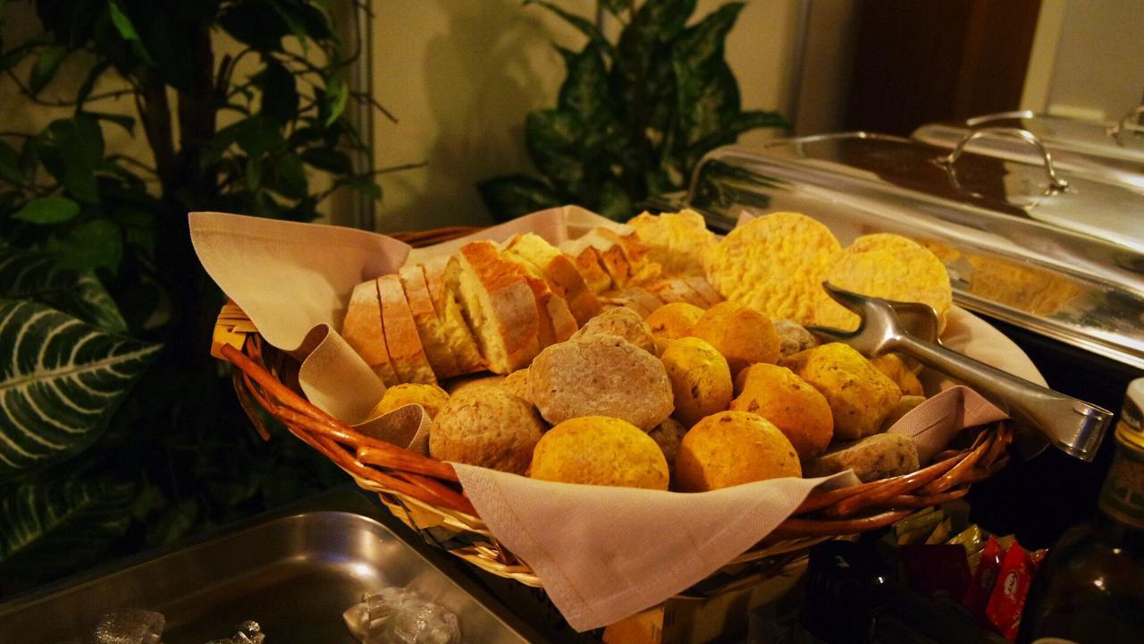 Albergo Della Roccia Varano deʼ Melegari Exteriör bild